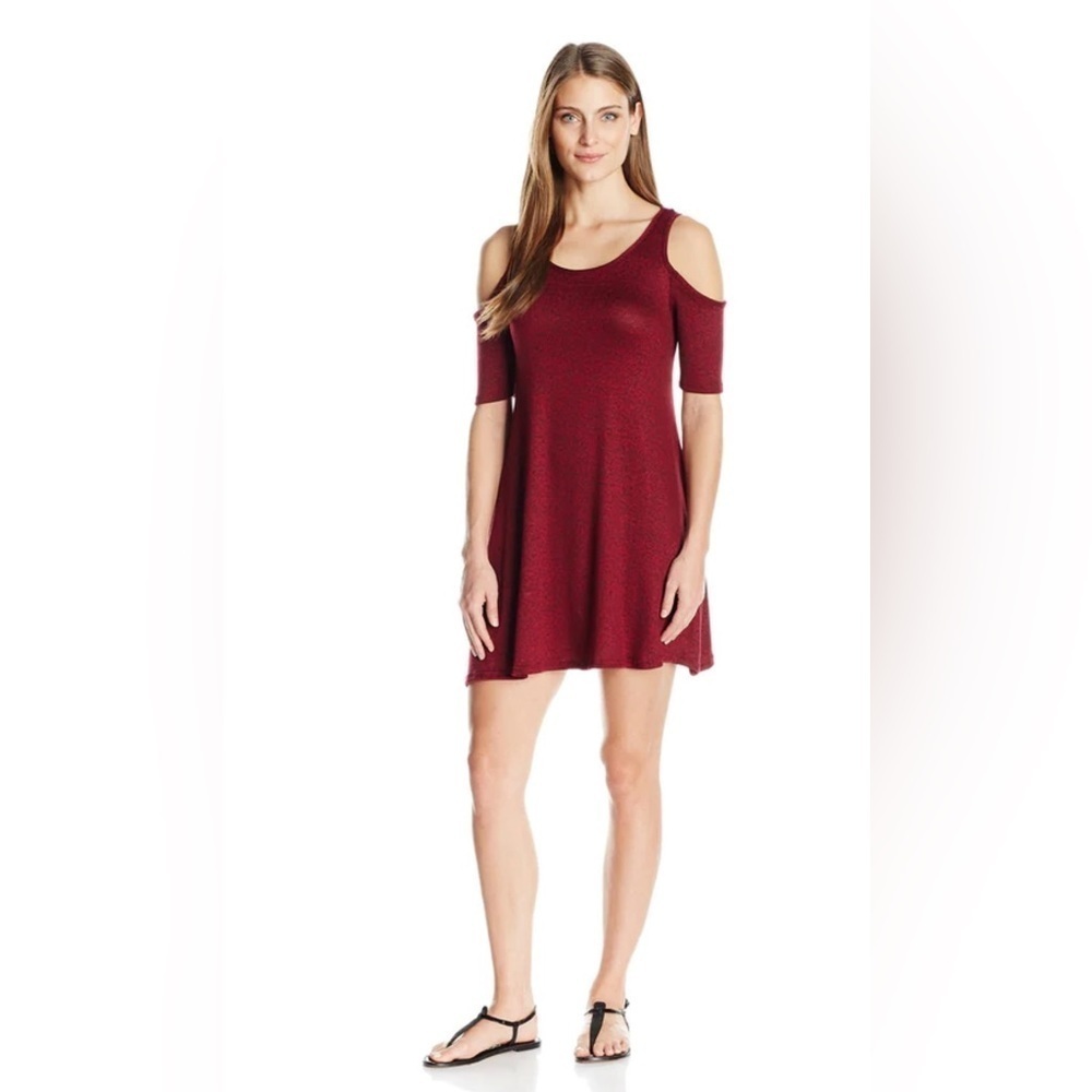Boohoo Women's cold shoulder Short Sleeve skater   Dress cherry color